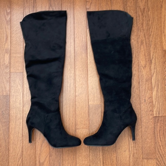 NWOT Chinese Laundry Black Faux Suede Boots - Picture 1 of 7
